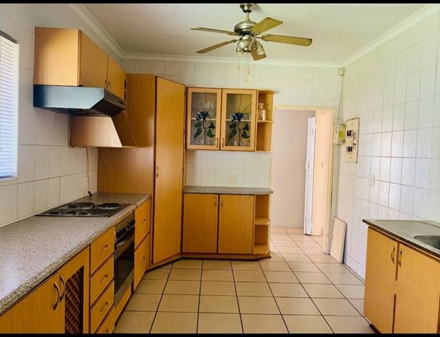 3 BEDROOM HOUSE FOR SALE IN VANDERBIJLPARK SE 6